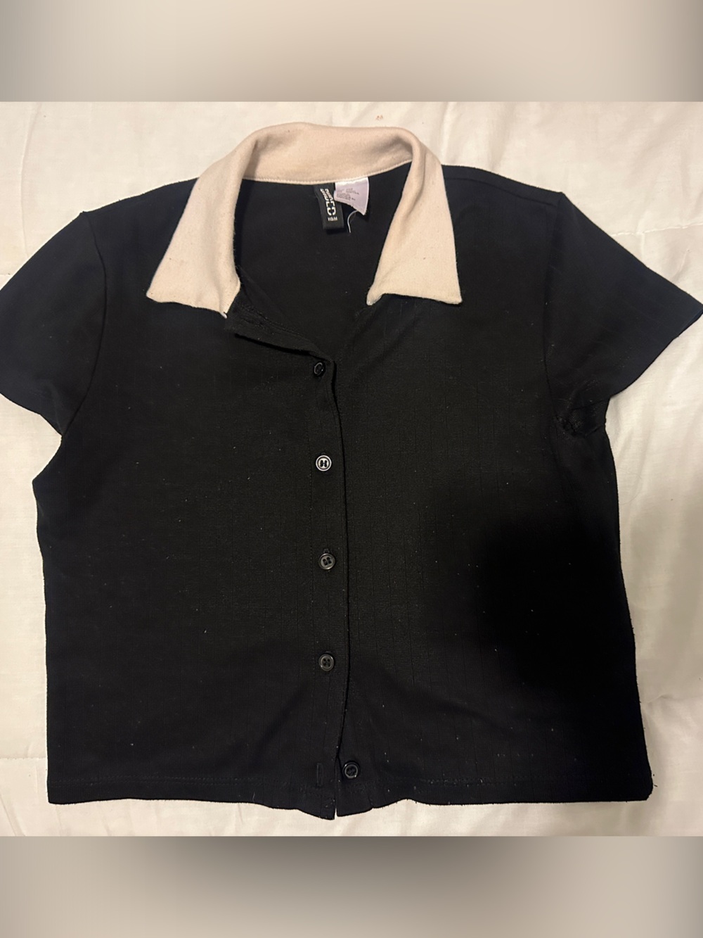H&M Black Short-Sleeve Button-Down Top with Cream Collar